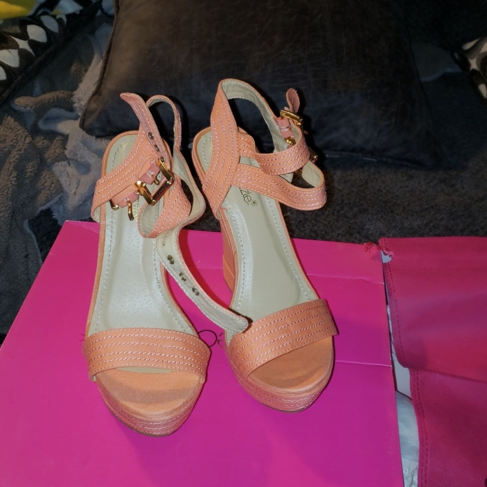 Shoedazzle size 7.5 wedges